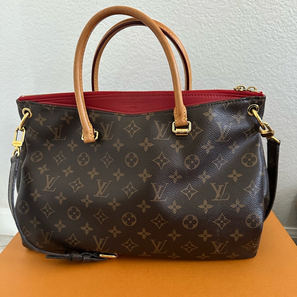 Authentic Louis Vuitton Pallas handbag